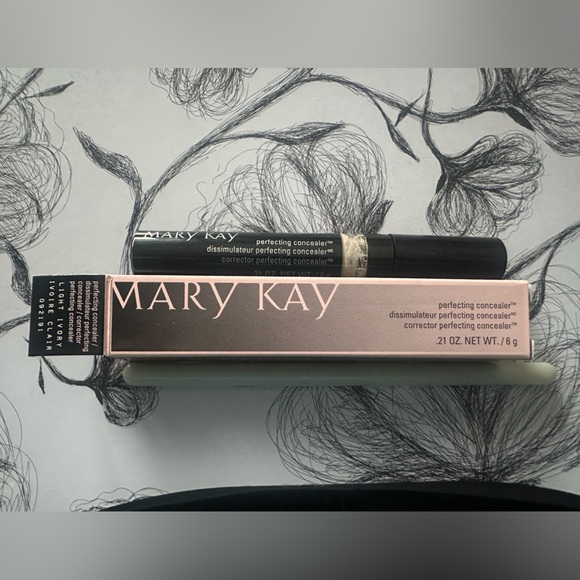 Mary Kay Perfecting Concealer - Picture 2 of 3